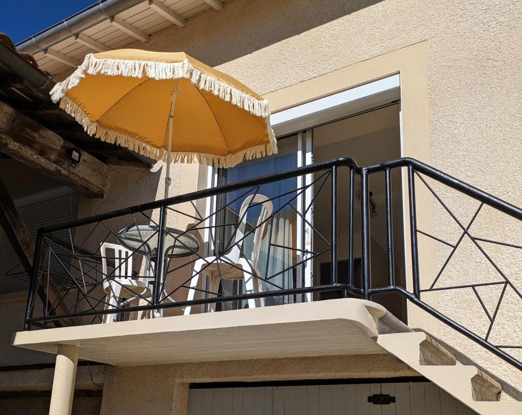 Comme A La Maison Clonas-sur-Vareze Екстер'єр фото